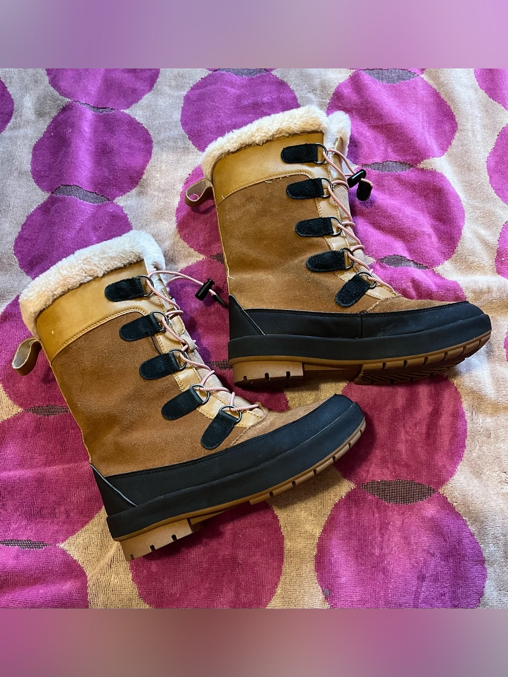 Alberta Shearling Lined Winter Boots with Bungee Straps - Picture 2 of 10